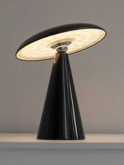 Esra Lampe, Schwarz