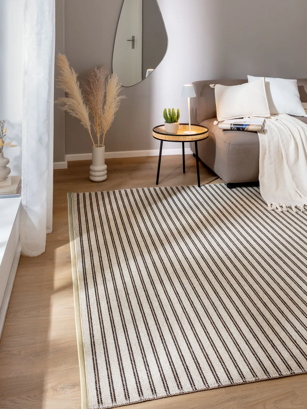 Svansbjerg Moderner Teppich, Creme/Schwarz