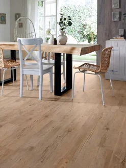 Svortland Klebevinyl, Lava Pine Coll23311