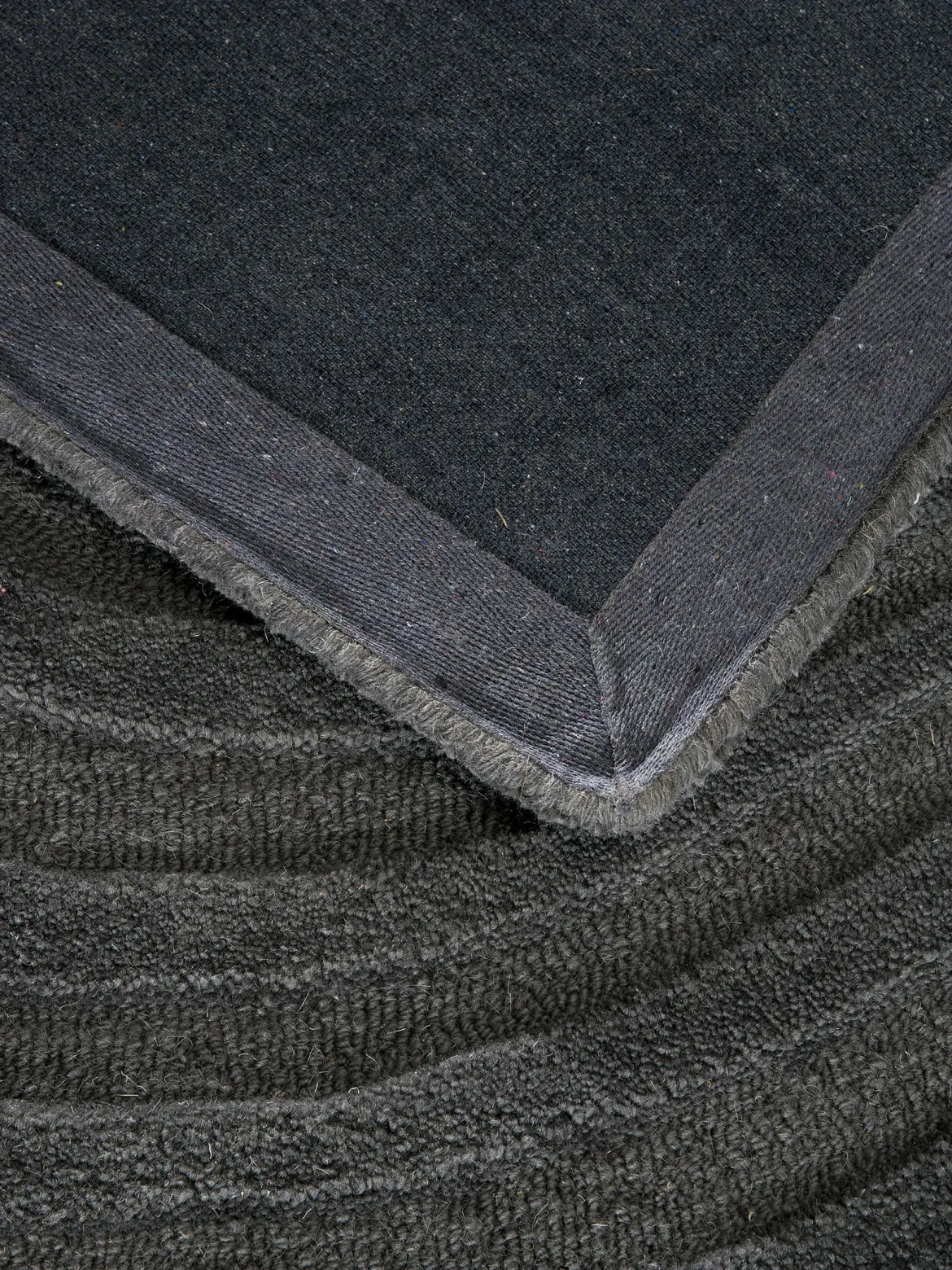Wavy Woll-Teppich, Dark Grey